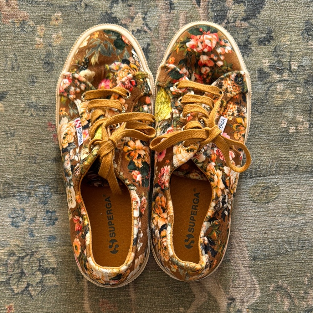 Superga women’s Floral Sneakers velvet 7 /2 velvet floral 🌼💛😊
